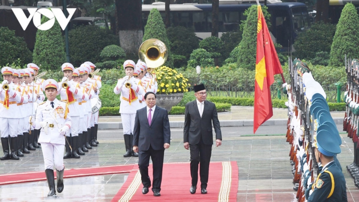 PM Chinh hosts welcome ceremony for Malaysian counterpart